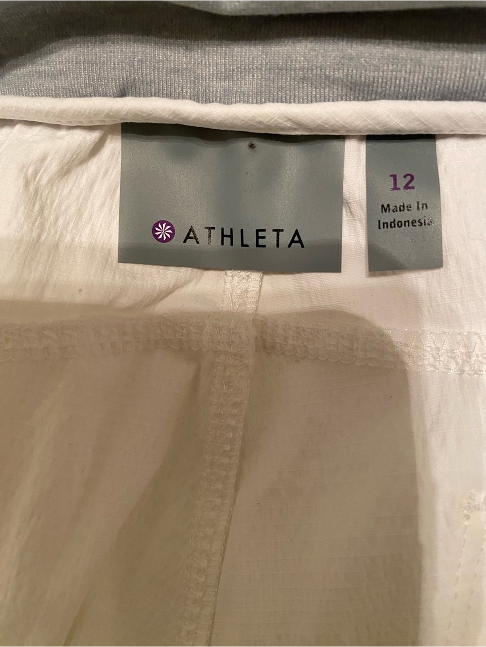 Athleta White Cargo Trekkie Shorts 2.0 with Stretch, Flap Pockets Front Zip - Picture 4 of 7